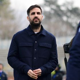 سيسك فابريغاس يكشف مشكلة تشابي ألونسو في ريال مدريد