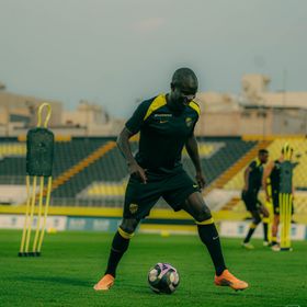 مفاجأة.. ناديان إنجليزيان يدخلان سباق التعاقد مع نغولو كانتي