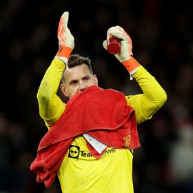 مانشستر يونايتد يقرر الإبقاء على حارسه المخضرم