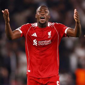 نقطة واحدة تفصل ليفربول عن إقناع كوناتي بالبقاء لسنوات