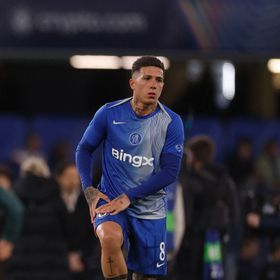 إنزو فرنانديز يعاود التدريب مع تشيلسي.. فهل يشارك ضد مانشستر يونايتد؟