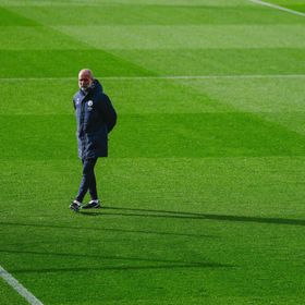 بيب غوارديولا يفتح كوة في الجدار: مانشستر سيتي لن يمنع رودري من الرحيل