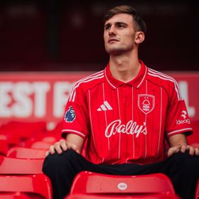 نابولي يعير لورينزو لوكا إلى نوتنغهام فورست