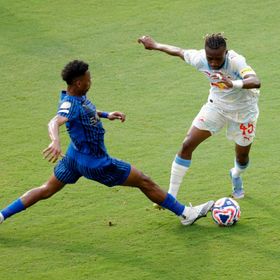 بث مباشر - فرص مهدرة من الهلال وسالزبورغ وسط تعادل سلبي