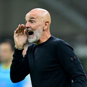 ستيفانو بيولي يرفض الاستقالة من تدريب فيورنتينا رغم سوء النتائج