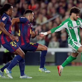 برشلونة يفقد إيريك غارسيا وكوندي أمام باريس سان جيرمان