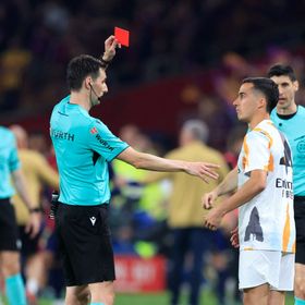 إيقاف ثنائي ريال مدريد بعد الطرد أمام برشلونة.. عقوبة على الورق؟