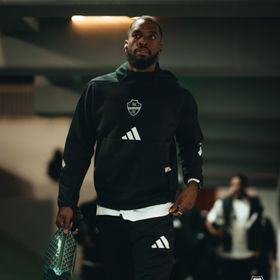 إيفان توني ورياض محرز يقودان تشكيلة الأهلي أمام ضمك وعودة إنزو ميو