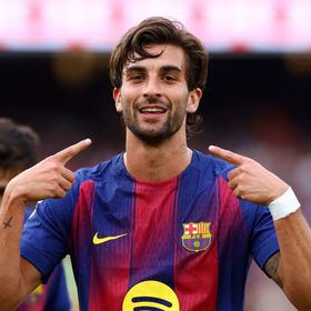 "خلاف حاد" بين مسؤولي برشلونة بسبب "القرش"