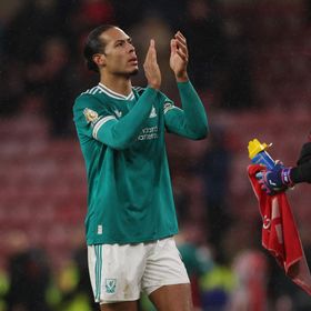 شاهد.. ليفربول يرد الدين للقطط السوداء ويعود لمطاردة يونايتد