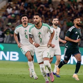 رياض محرز يتحدى: الجزائر ستتوج بكأس أمم إفريقيا في المغرب