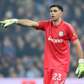 إميليانو مارتينيز مُهدد بعقوبة لانتهاكه قواعد المراهنات