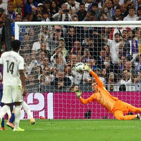 حارس برشلونة يحب الأكل بشدة وينفرد برقم قياسي في الدهون