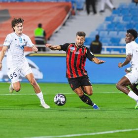 الرياض يهزم الأخدود ويضمن بقاءه في دوري روشن بعد هزيمة ضمك أمام النصر