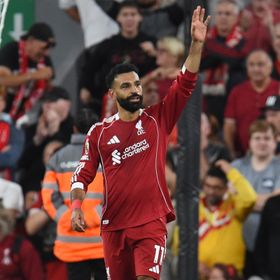 كييزا وصلاح ينقذان ليفربول من فخ "ضحية العنصرية" في افتتاح البريميرليغ