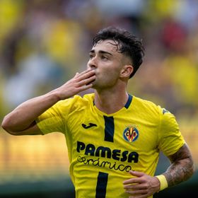 فياريال يزيح برشلونة من المركز الثاني بعد فوز ساحق على رايو فايكانو