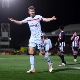 برينتفورد ينجح حيث فشل مانشستر يونايتد ويُنهي مغامرة غريمسبي