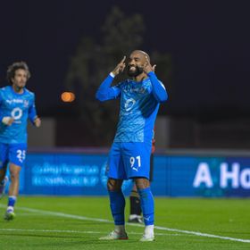 شاهد..  ألكسندر لاكازيت يسجل مجدداً ويقود نيوم لفوز محدود على الرياض