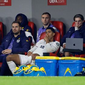 ليس مثل نغولو كانتي.. نجم إنجلترا السابق يشير إلى عنصرية ضد جود بيلينغهام