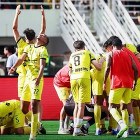 المغرب الفاسي ينهي صيام 41 عاماً ويتوج بلقب الدوري المغربي