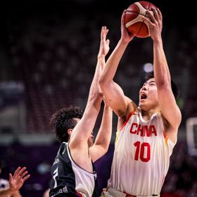 الصين تتأهل بصعوبة إلى المربع الذهبي في كأس آسيا لكرة السلة