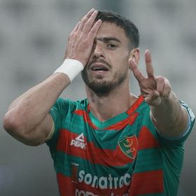 الجيش الملكي ومولودية الجزائر يواصلان المشوار في دوري أبطال إفريقيا