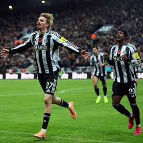 نيوكاسل يهزم توتنهام ويكمل عقد المتأهلين لربع نهائي كأس الرابطة