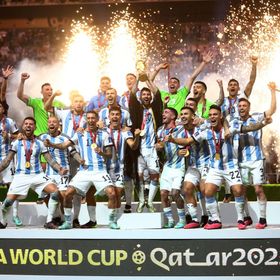 مهاجم فرنسا السابق: الأرجنتين هي العدو الرئيسي لفرنسا كروياً