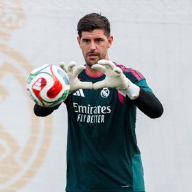 كورتوا حارس ريال مدريد يطرق باب "المئوية" في دوري أبطال أوروبا