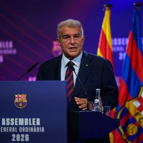 بسبب كامب نو.. برشلونة يعيش جحيماً اقتصادياً ويقترض الملايين