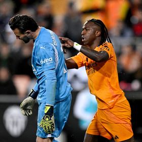 ريال مدريد يشكو "اختلاف المعاملة" في الليغا ويعيد التذكير بطرد فينيسيوس