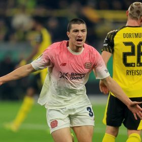 الجزائري مازة يقود ليفركوزن إلى ربع نهائي الكأس على حساب دورتموند