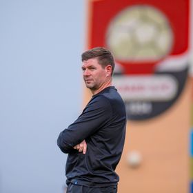 جيرارد: تراجع ليفربول لا يشكل "أزمة" وسلوت يحتاج إلى حلول