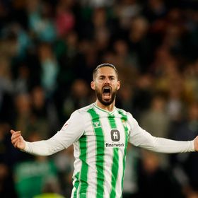 ريال بيتيس يوضح مستجدات إصابتي أمرابط وإيسكو