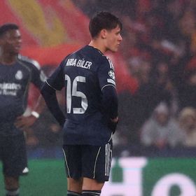 أردا غولر يقلّد فينيسيوس ويغضب من ألفارو أربيلوا أمام بنفيكا