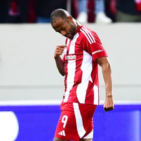 الكعبي "الهداف" يقود أولمبياكوس للتتويج بلقب الدوري اليوناني