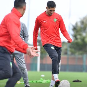 ما موقف أشرف حكيمي ورومان سايس قبل لقاء المغرب وزامبيا؟