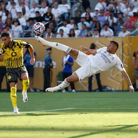 لماذا ترك ريال مدريد لاعبه كيليان مبابي يغادر الملعب وحيداً؟