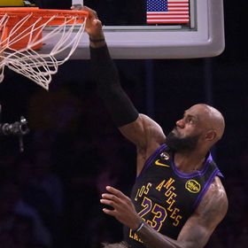 ليبرون جيمس يتصدر قائمة الأكثر تحقيقاً للانتصارات في NBA عبر التاريخ