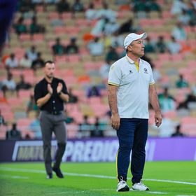 مدرب ناساف يقرّ بقوة الأهلي بعد هزيمة دراماتيكية بأبطال آسيا