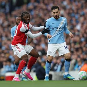 من القمة إلى الصدمة.. أشهر الانهيارات في تاريخ سباق لقب البريميرليغ