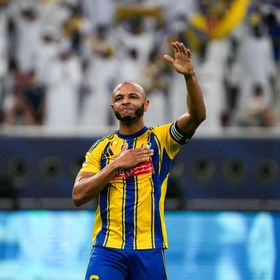 الساحر براهيمي يقترب من الدوري السعودي رغم إغراء العودة لإسبانيا