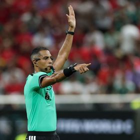 من هو أمين عمر حكم مواجهة الأهلي وأوكلاند سيتي في كأس القارات؟