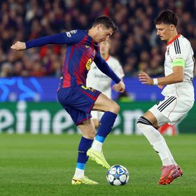 كواليس "اجتماع الساعتين" بين رئيس برشلونة ووكيل ليفاندوفسكي