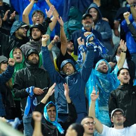 شاهد.. اعتقال ستة أشخاص بعد اشتباكات بين جماهير نابولي وسبورتينغ