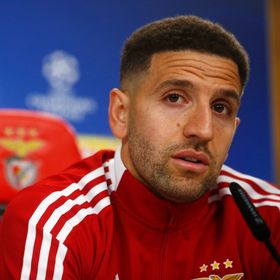 المغربي عادل تاعرابت يطوي صفحة استثنائية في الملاعب