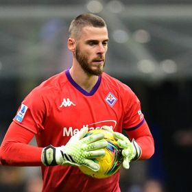 دافيد دي خيا.. من حارس مطرود بلا نادٍ إلى قائد فيورنتينا