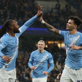 شاهد.. مانشستر سيتي يسحق فولهام في ربع ساعة ويضيق الخناق على أرسنال