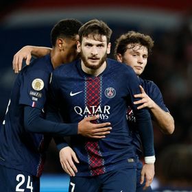 كفاراتسخيليا يقود باريس سان جيرمان لسحق رين بالدوري الفرنسي