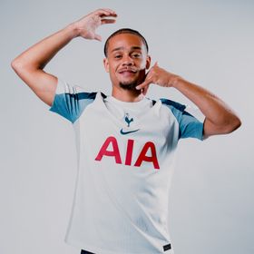 رسمياً.. توتنهام يخطف تشافي سيمونز من تشيلسي وبايرن ميونيخ